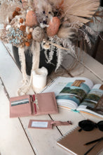 Load image into Gallery viewer, Stitch &amp; Hide Miles Luggage Tag - Dusty Rose
